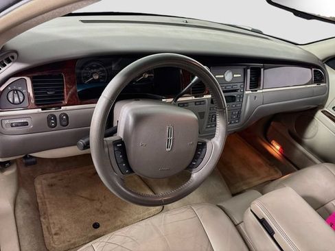 Used 2007 Lincoln Town Car Signature RWD image 9