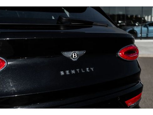 Used 2023 Bentley Bentayga Extended Wheelbase image 18