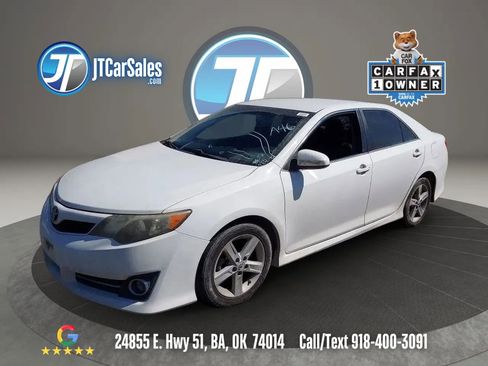 Used 2012 Toyota Camry SE FWD image 1