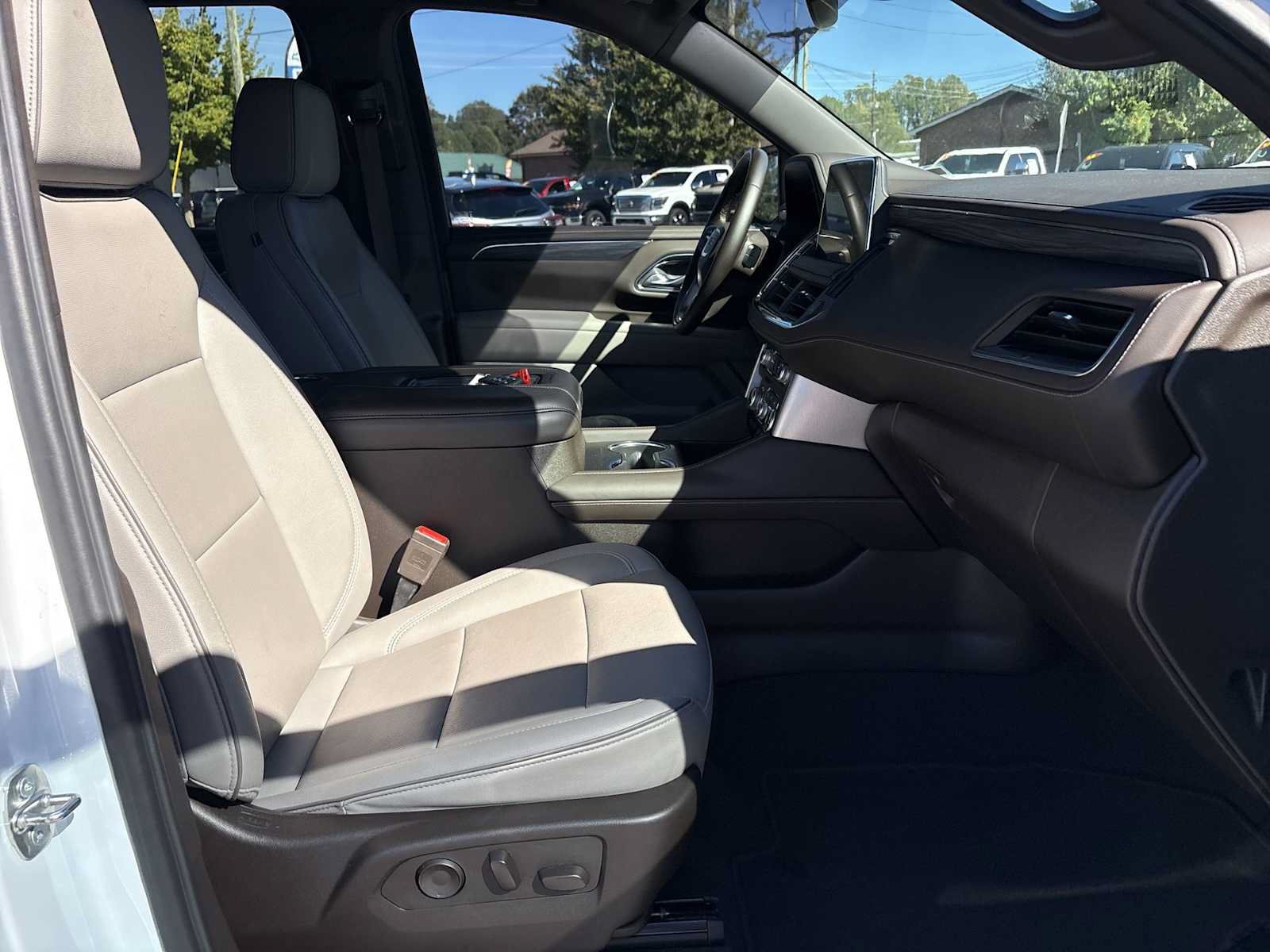 Used 2024 GMC Yukon SLT RWD image 27