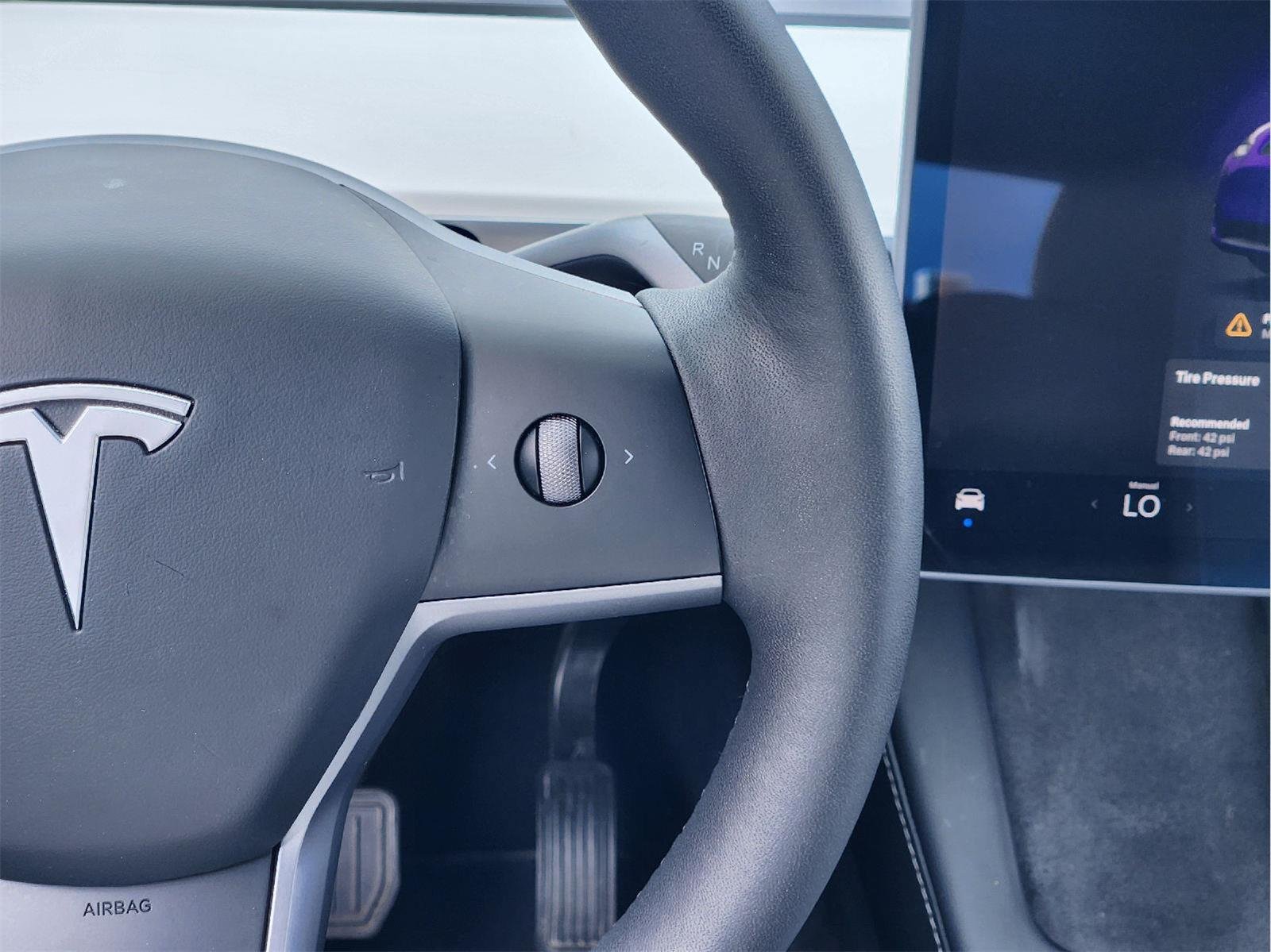 Used 2023 Tesla Model Y Long Range AWD/4WD image 29