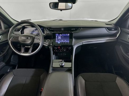 Used 2024 Jeep Grand Cherokee Altitude image 14