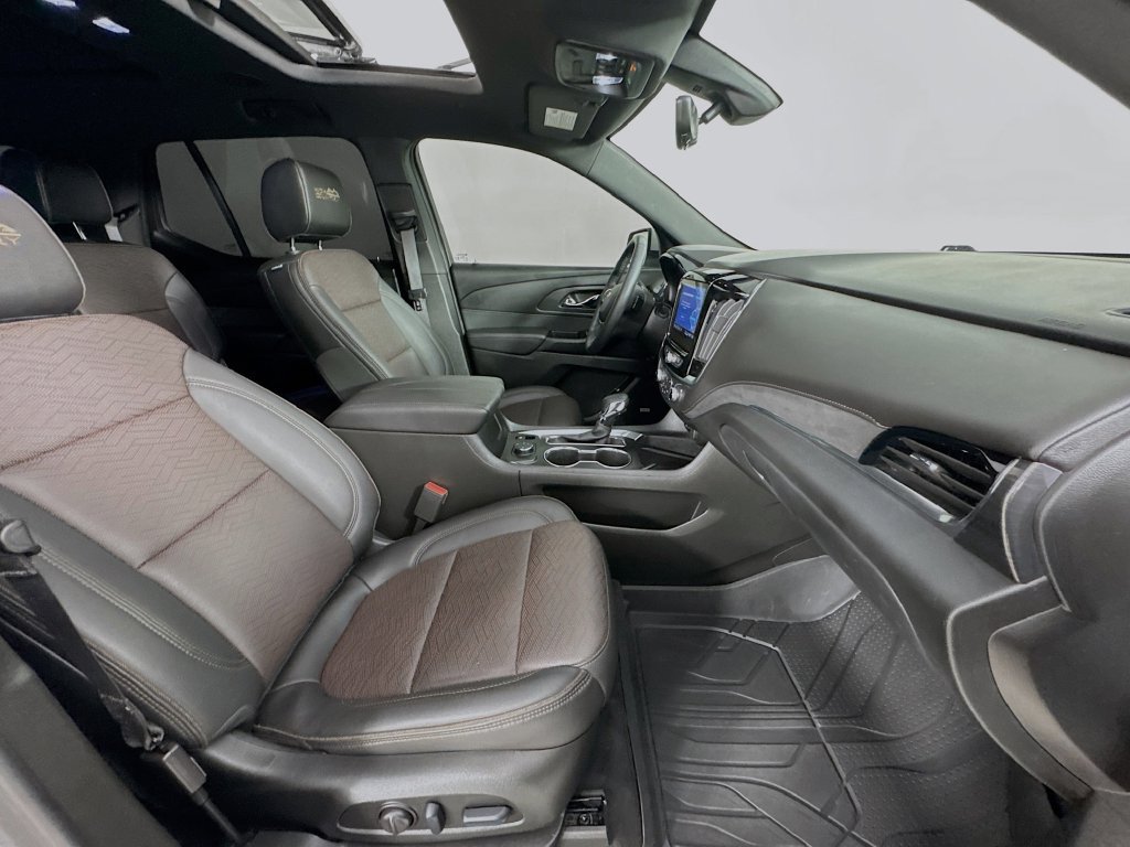 Used 2023 Chevrolet Traverse High Country w/ LPO, Floor Liner Package FWD image 38