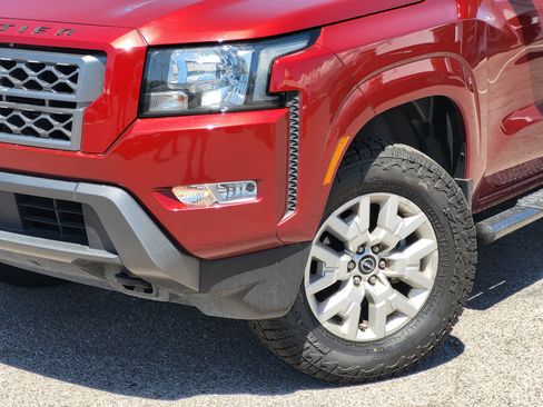 Certified 2022 Nissan Frontier SV AWD/4WD image 2
