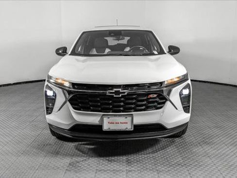 Used 2025 Chevrolet Trax RS w/ Sunroof Package FWD image 12