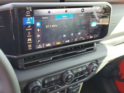 Used 2024 Jeep Wrangler Sahara image 24