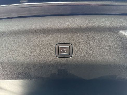 Used 2023 GMC Yukon XL Denali Ultimate AWD/4WD image 21