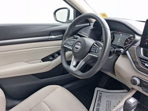 Used 2023 Nissan Altima 2.5 SV w/ SV Premium Package AWD/4WD image 22