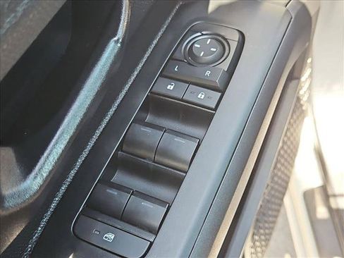 Certified 2025 Toyota Tacoma SR5 AWD/4WD image 11