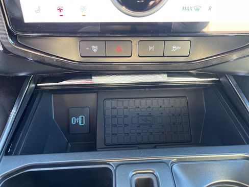 New 2023 Ford F150 Lightning Platinum image 17