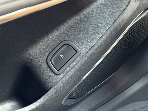 New 2026 Chevrolet Traverse High Country FWD image 21