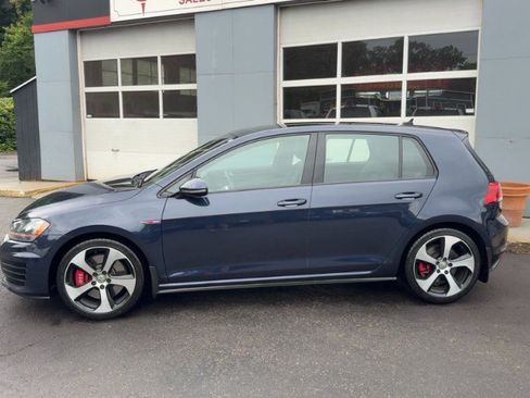 Used 2017 Volkswagen GTI SE FWD image 8
