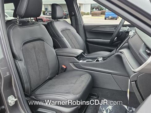 New 2025 Jeep Grand Cherokee L Altitude image 15