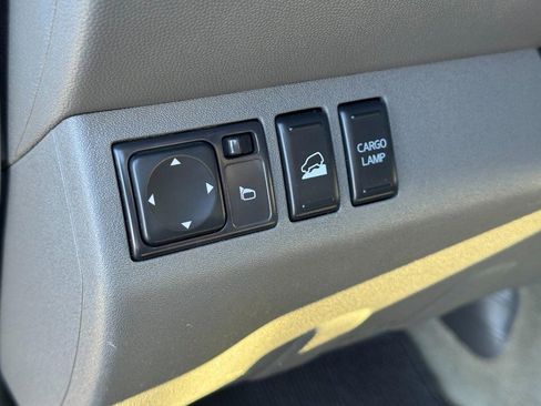 Used 2014 Nissan Frontier SV image 16