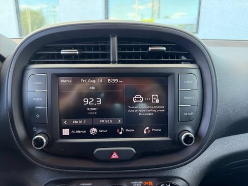Used 2025 Kia Soul LX w/ LX Technology Package FWD image 16