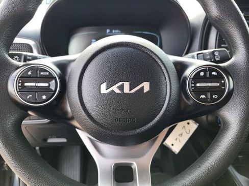 Used 2025 Kia Soul LX w/ LX Technology Package image 5