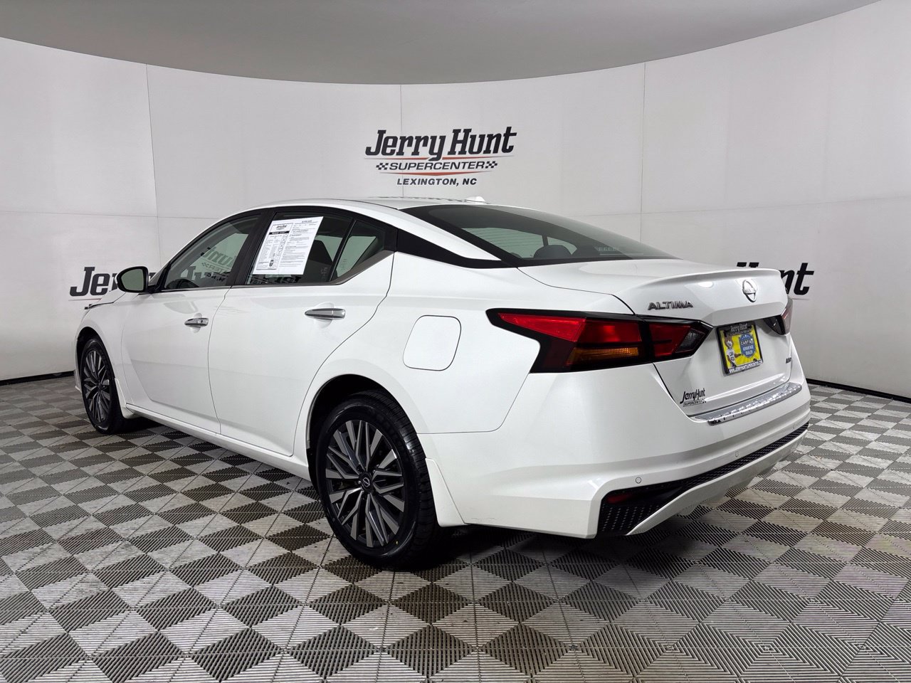 Used 2023 Nissan Altima 2.5 SV AWD/4WD image 9