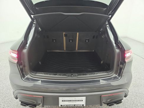 Used 2023 Porsche Macan AWD/4WD image 18