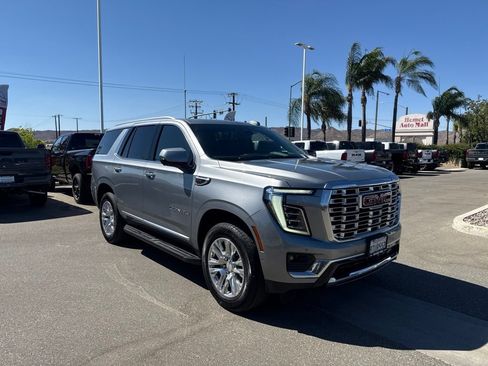 Used 2025 GMC Yukon Denali AWD/4WD image 2