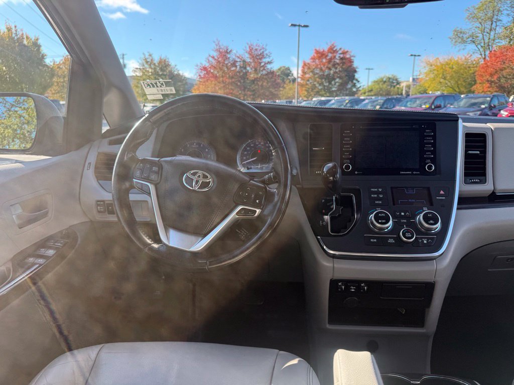 Used 2018 Toyota Sienna XLE w/ XLE Navigation Package AWD/4WD image 20