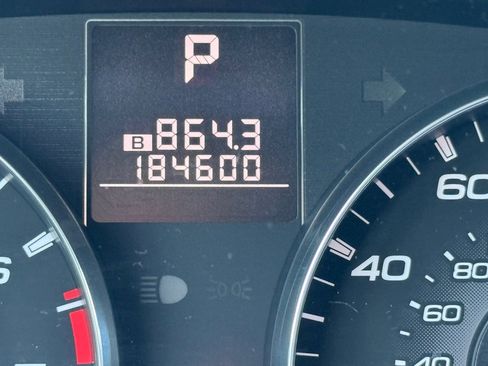 Used 2011 Subaru Outback 2.5i Premium w/ All-Weather Pkg image 12