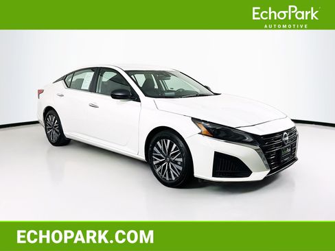 Used 2025 Nissan Altima 2.5 SV FWD image 1