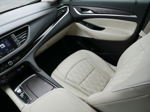 Used 2022 Buick Enclave Avenir w/ Avenir Technology Package image 11