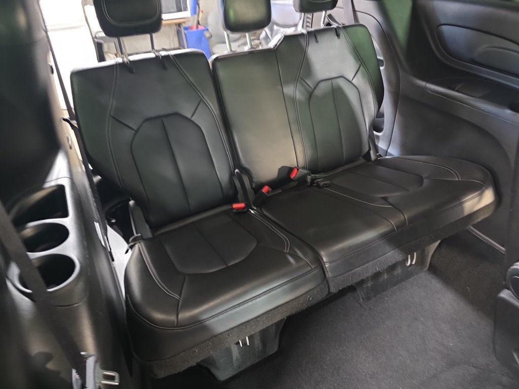 Used 2025 Chrysler Pacifica Select FWD image 14