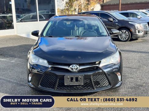 Used 2016 Toyota Camry SE image 2