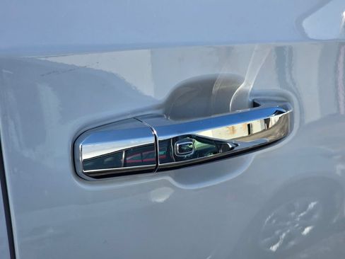 Used 2024 GMC Sierra 1500 SLT w/ SLT Premium Plus Package AWD/4WD image 19