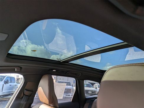 Certified 2023 Volvo XC60 B5 Ultimate w/ Climate Package image 20