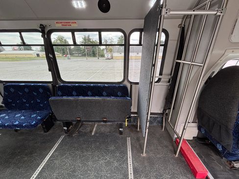 Used 2015 Chevrolet Express 4500 w/ Shuttle Bus Package image 26