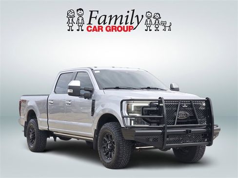 Used 2022 Ford F250 Lariat w/ Lariat Value Package image 2