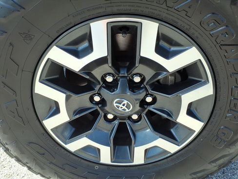 Used 2023 Toyota Tacoma TRD Off-Road AWD/4WD image 11