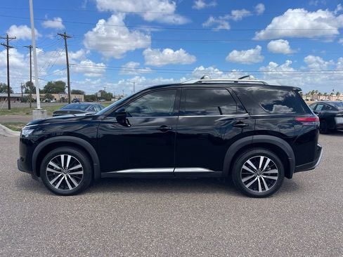 Certified 2024 Nissan Pathfinder Platinum w/ Cargo Package FWD image 4