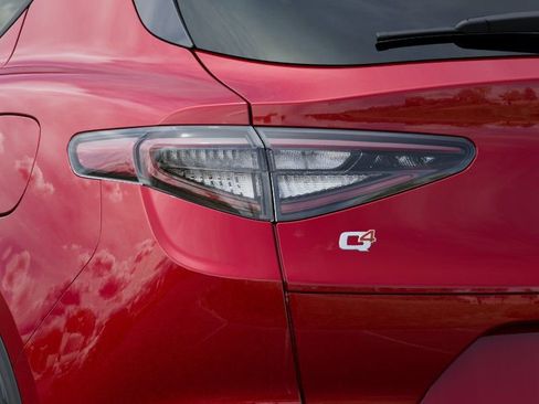 New 2025 Alfa Romeo Stelvio Sprint image 9