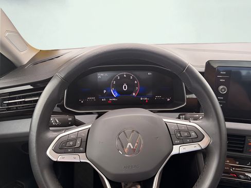 Used 2025 Volkswagen Jetta SE FWD image 11