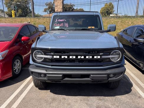 Used 2025 Ford Bronco Outer Banks image 2