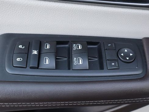 Used 2017 Chrysler Pacifica Touring w/ Tire & Wheel Group image 14