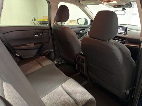Used 2025 Nissan Rogue SV image 18