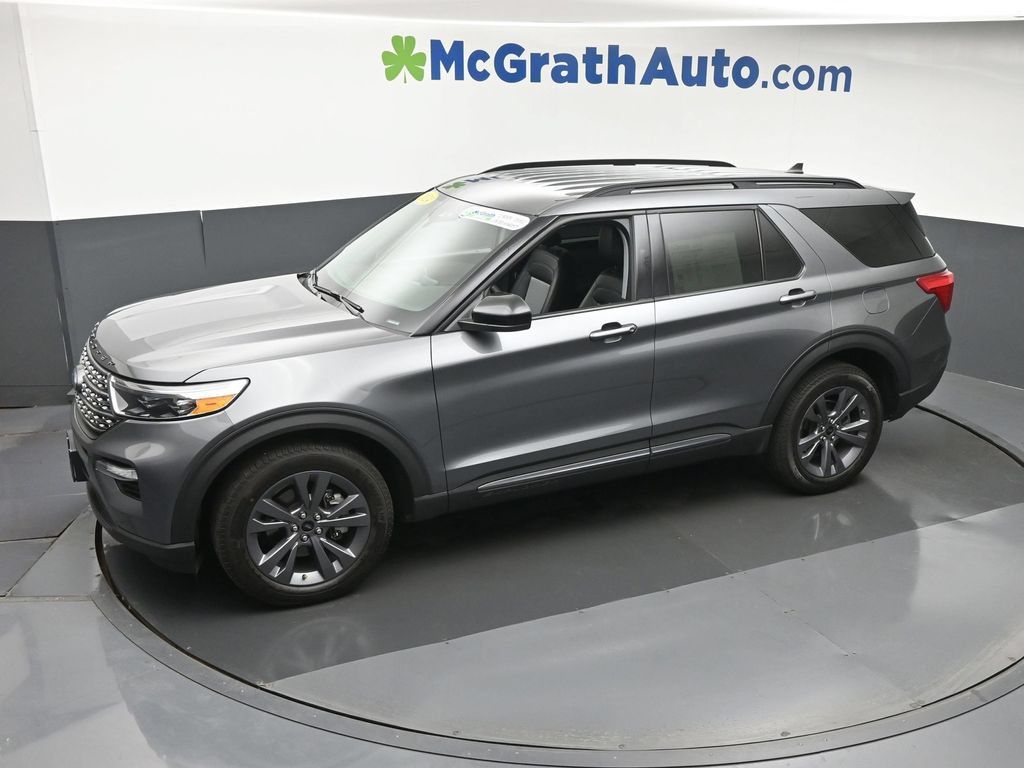 Used 2024 Ford Explorer XLT w/ Equipment Group 202A AWD/4WD image 22