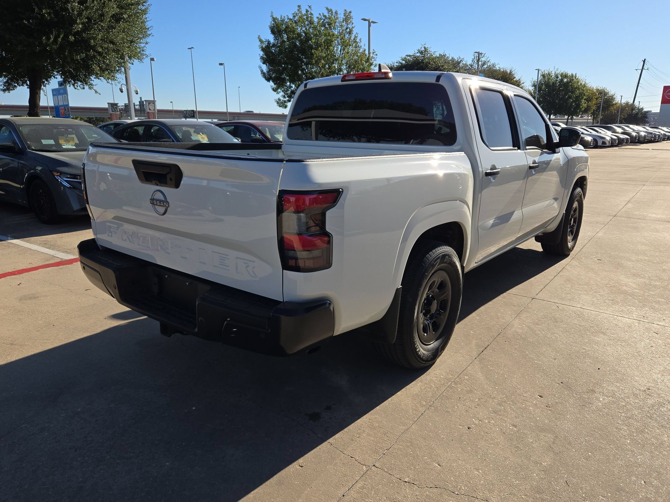 Used 2022 Nissan Frontier S w/ Technology Package RWD image 3