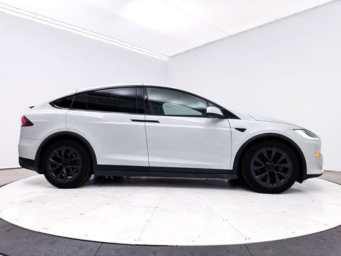 Used 2022 Tesla Model X Plaid image 39