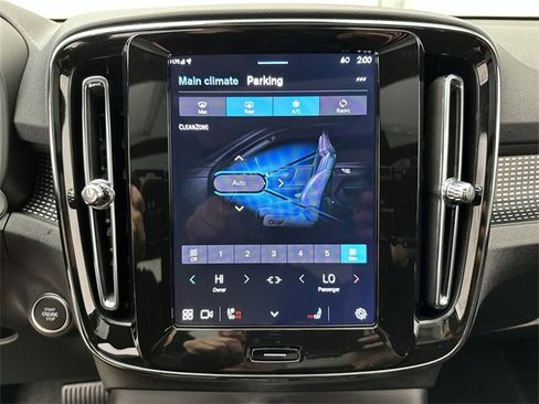 Certified 2025 Volvo XC40 B5 Plus image 19