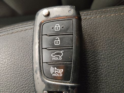 Used 2019 Hyundai Elantra GT FWD image 32