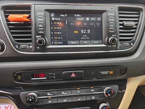 Used 2018 Kia Sedona LX w/ LX Essentials Premium Package FWD image 22