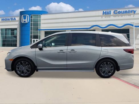 New 2026 Honda Odyssey Touring image 2