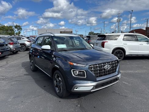 New 2025 Hyundai Venue Limited image 1