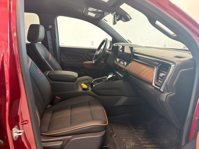 Used 2025 GMC Canyon AT4 AWD/4WD image 33