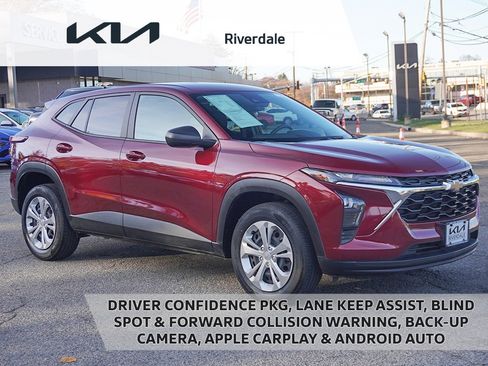 Used 2024 Chevrolet Trax LS w/ Driver Confidence Package image 1